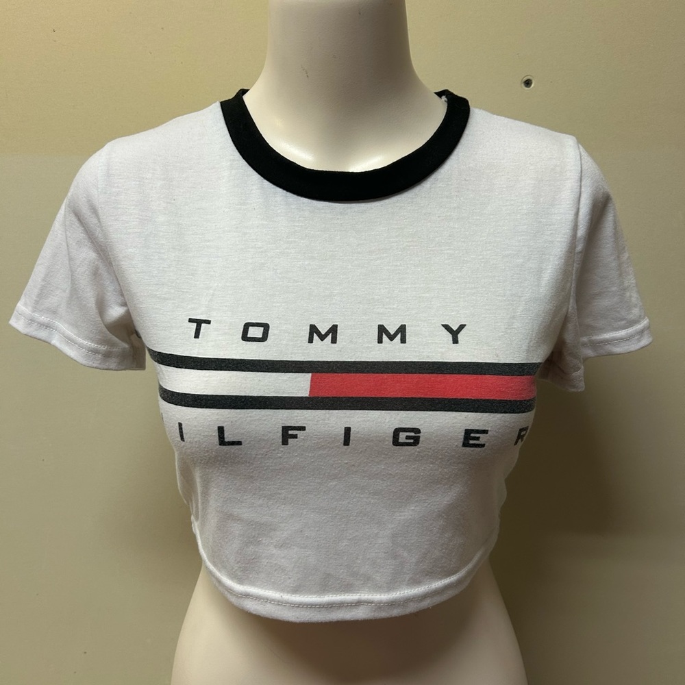 2/$20❤️- SHIRT | Women’s graphic crop top size small